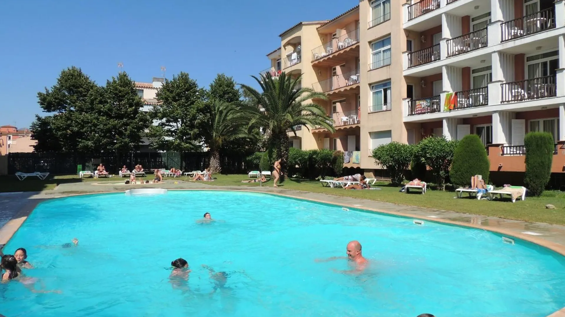 Cosy Apartment Near Beach Empuriabrava