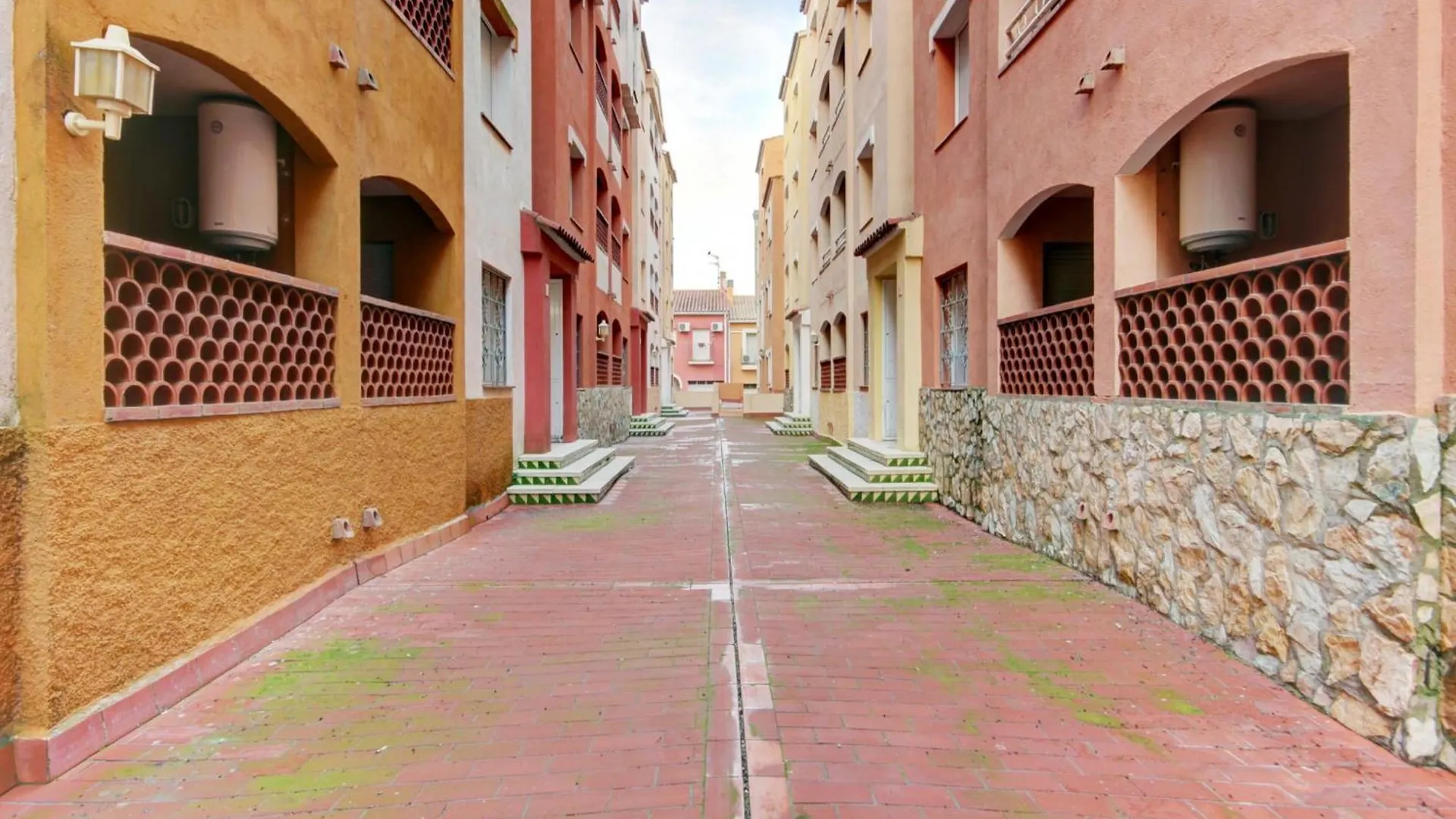 Cosy Apartment Near Beach Empuriabrava 0*,  Spain