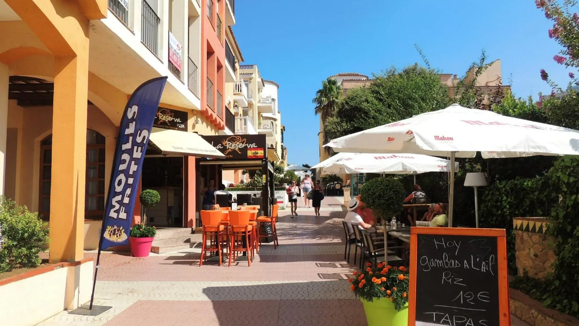 Cosy Apartment Near Beach Empuriabrava Spain