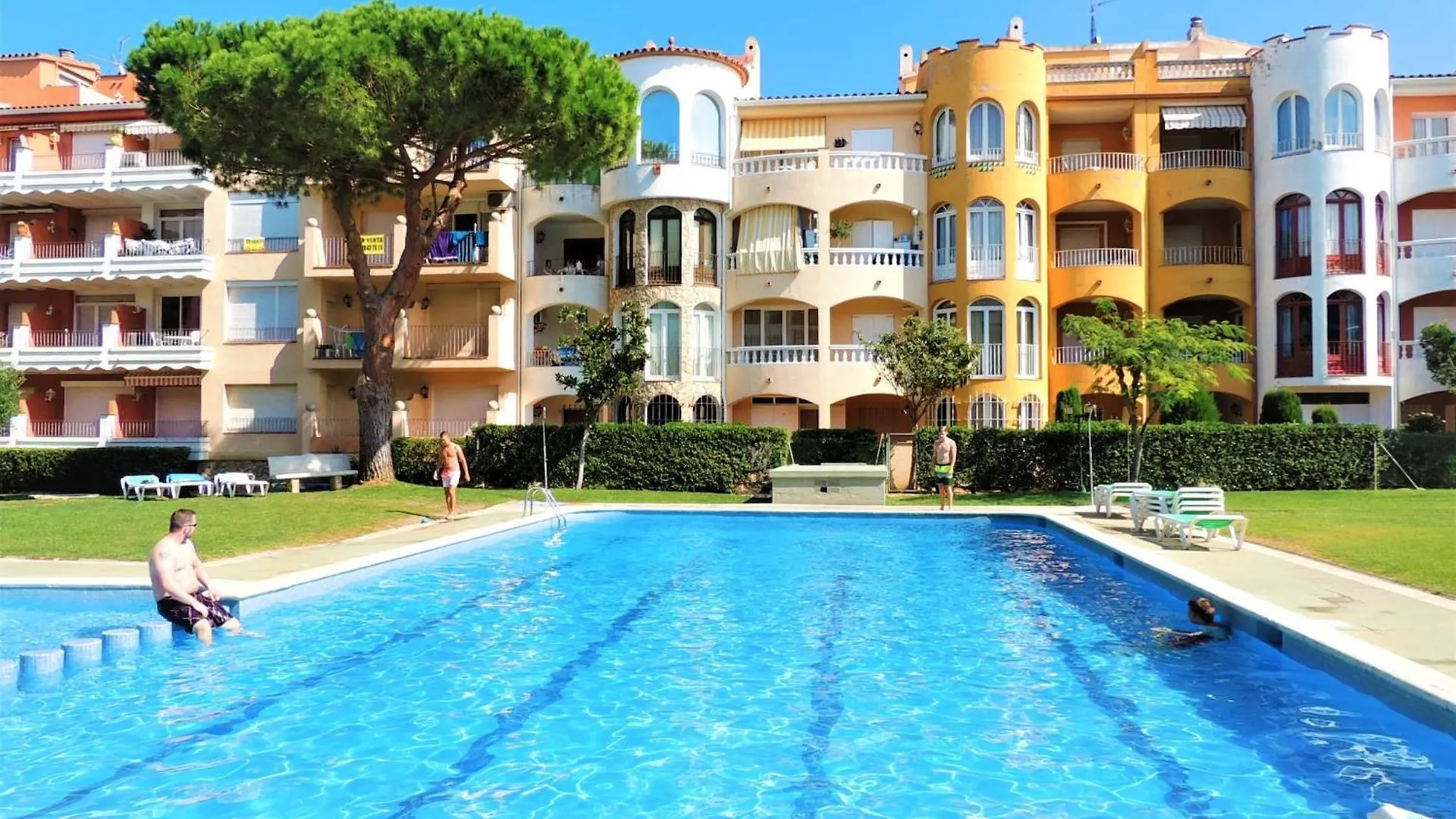 Cosy Apartment Near Beach Empuriabrava
